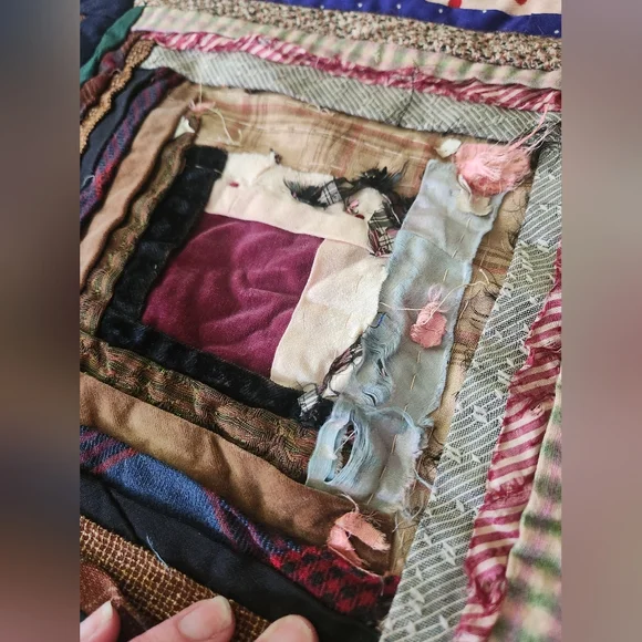 SOLD! Gorgeous Vintage Handmade Quilt! - Picture 14 of 16